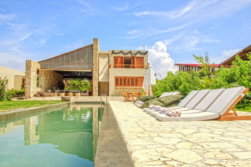 Exclusive 4BR Beach House in Tierra Bomba - 3