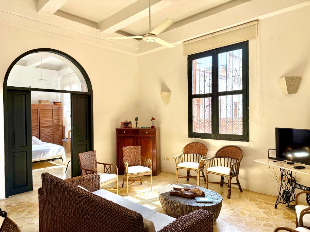 by Calamari Homes - El Porvenir 306 walled city - 5