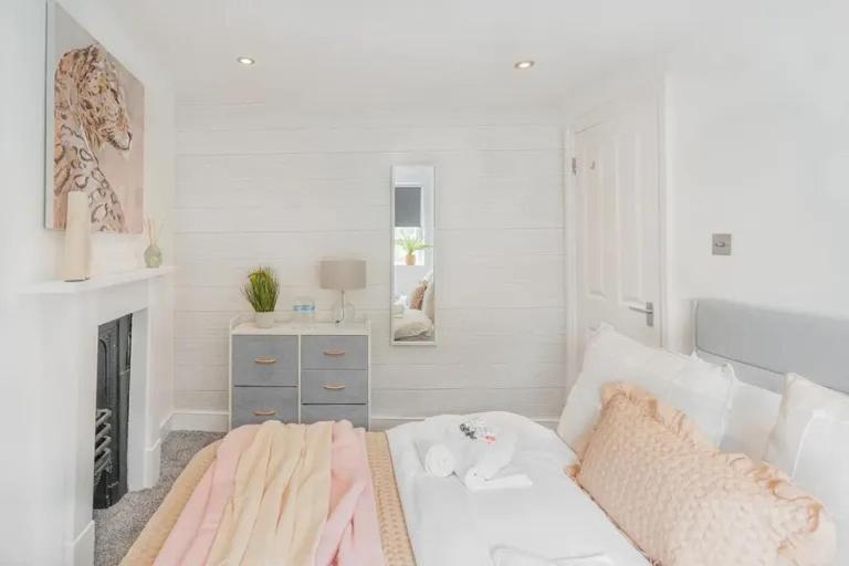 Large seaside apartment 1min from sea - sleeps 6, Brighton and Hove