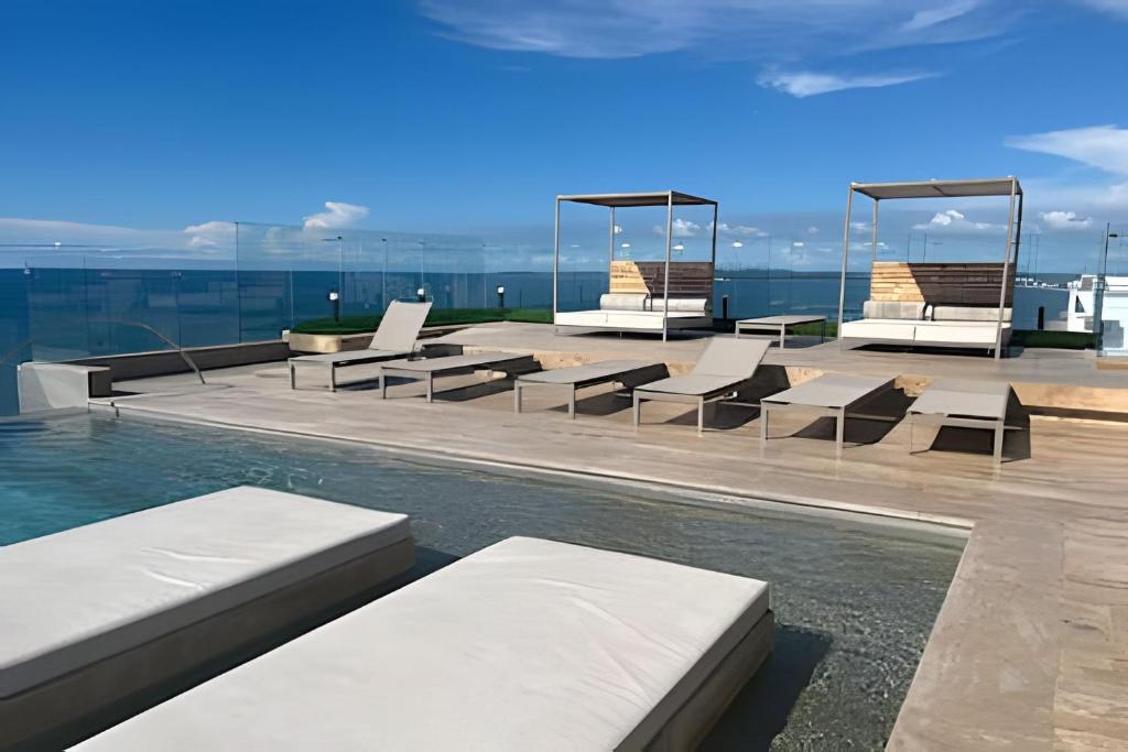 Brand New Apt Pool & City Views, Cartagena