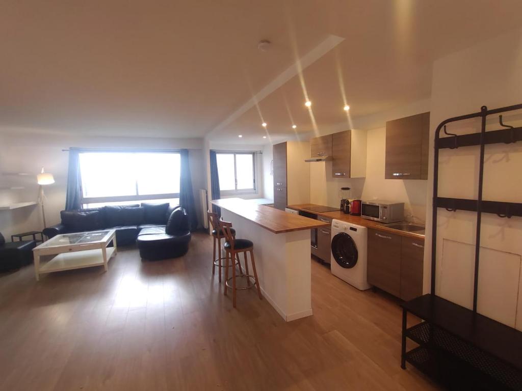 4 bedrooms, La Défense, 5 min walk to metro, Courbevoie