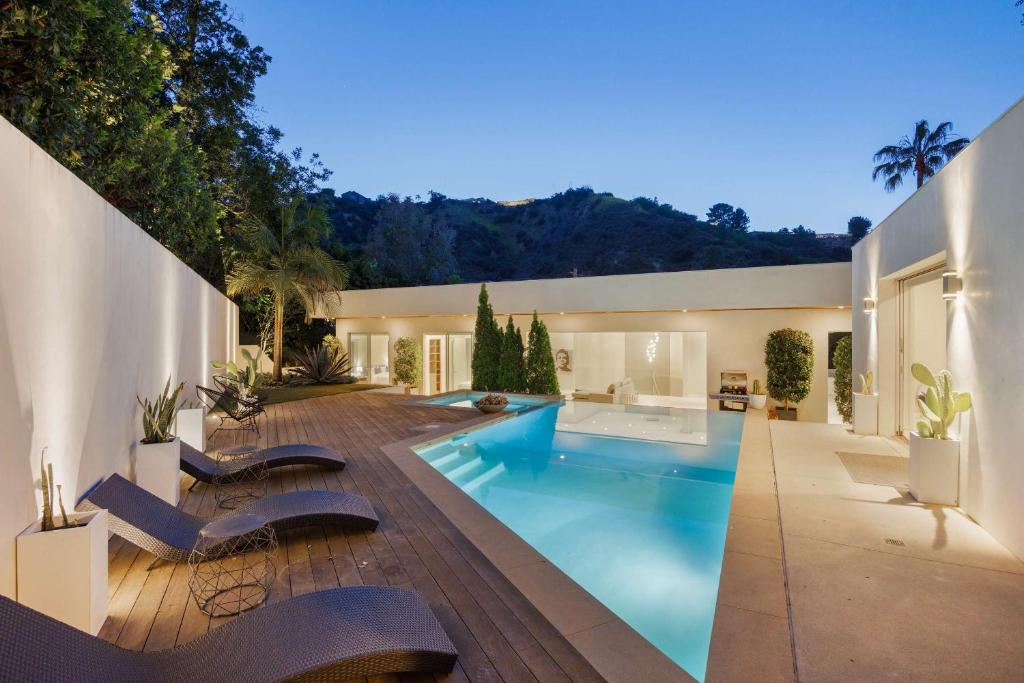 New Listing Mountainside Villa by Colby & Conrad, Los Angeles