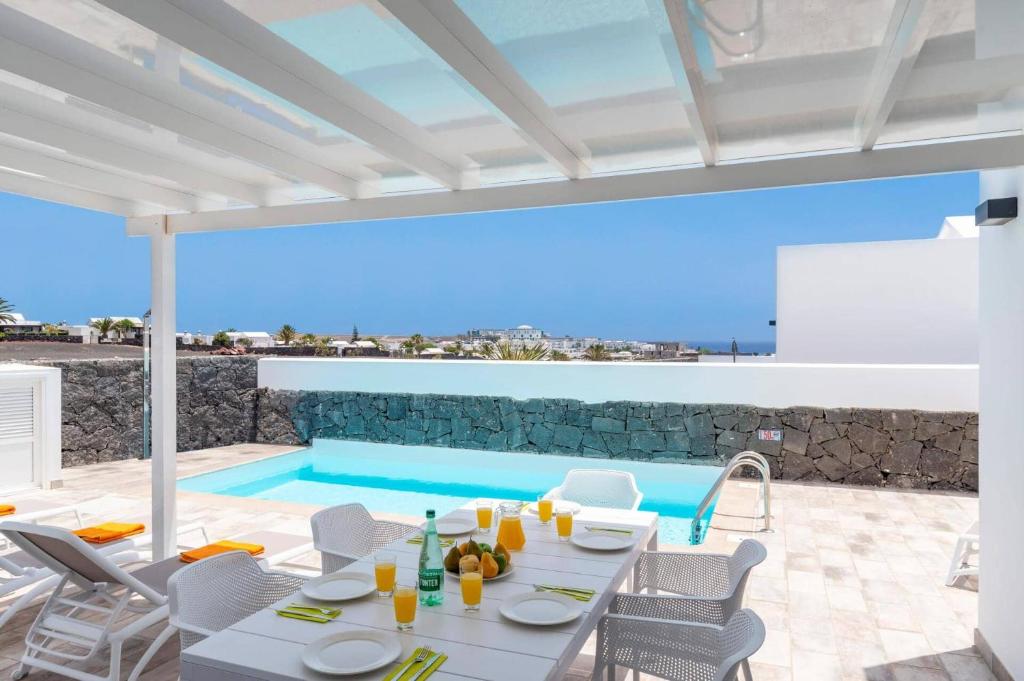 Villa Femes by Villa Plus - 3