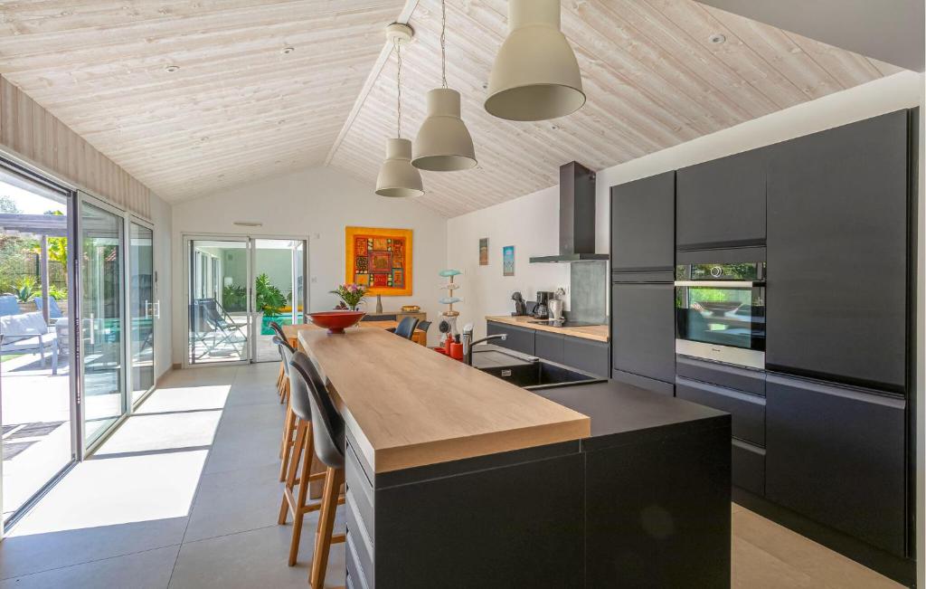 Lovely Home In Saint Jean De Monts - 5