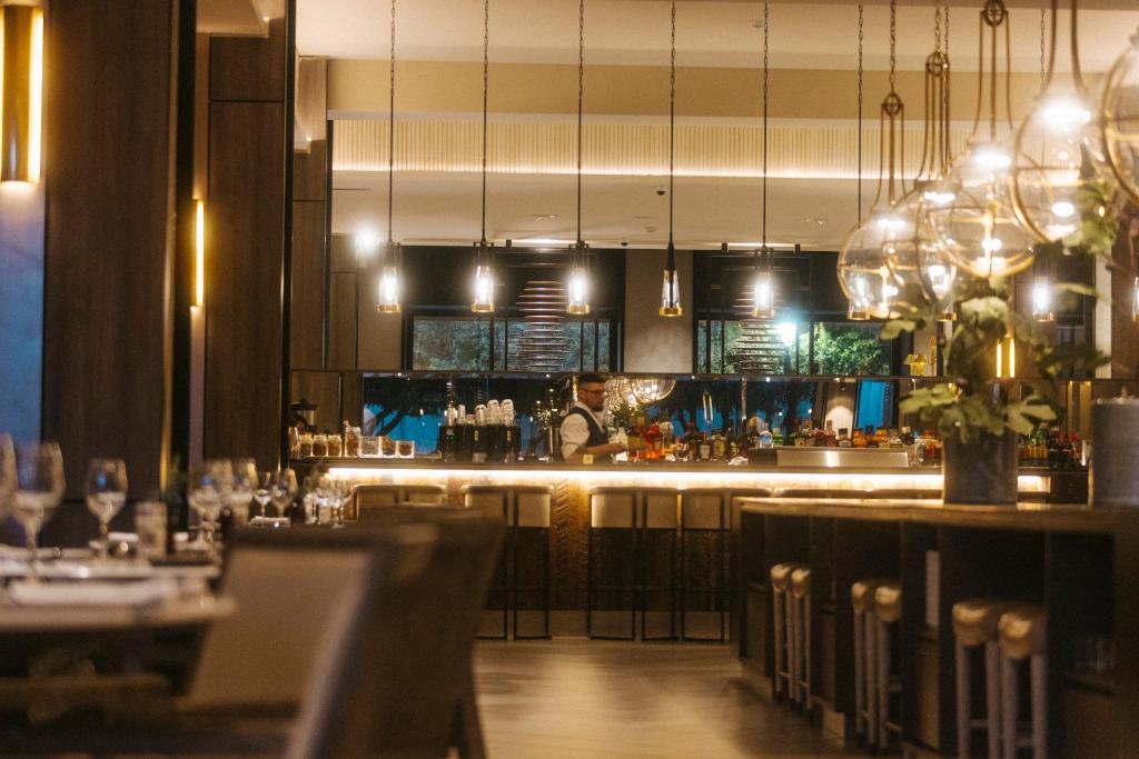 Bar/ Salón