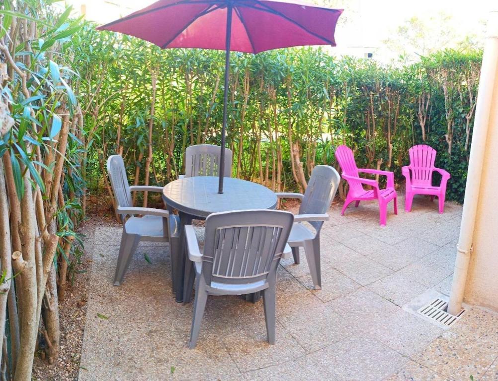 STE83 Le Lagon bleu, le Flore 16 avec jardin privatif tennis piscine pour 4 personnes - 2