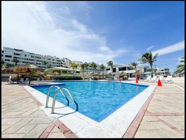 Frente al Mar y Terraza Privada - 1