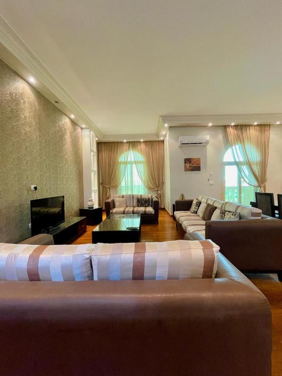 Spacious 3BR Apartment with Garden View New Cairo, Káhira