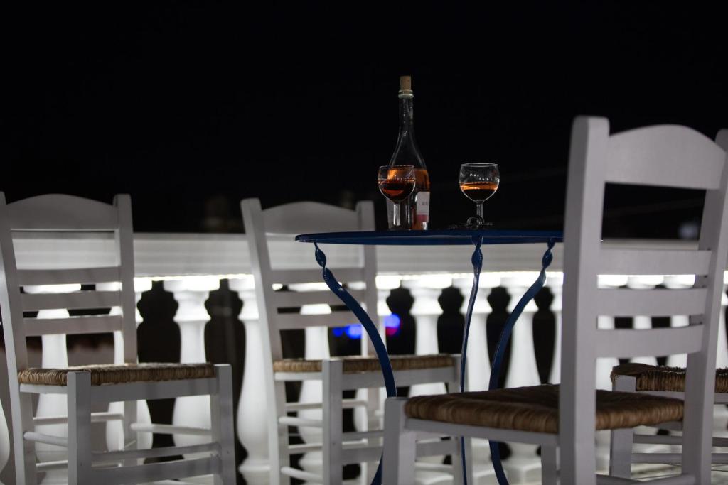 Aimou Suites, Pireus