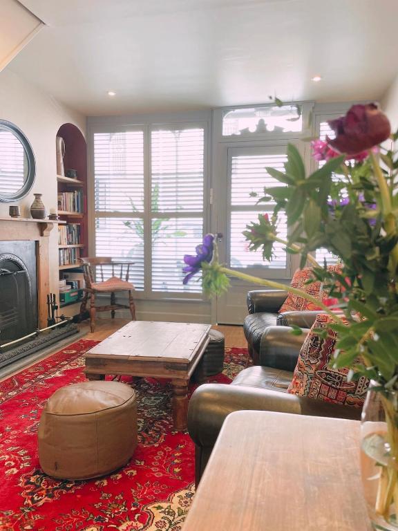 Old Bookshop - Unique house in central St Ives with outdoor space, St Ives