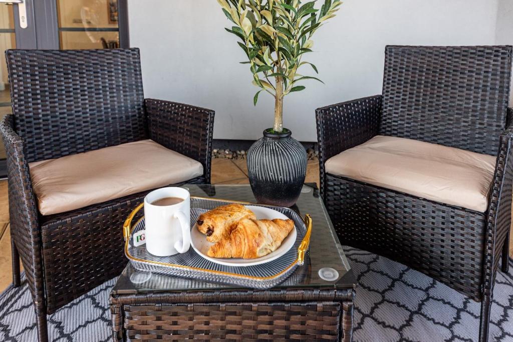 Long Term Stays O2-Canary Wharf-Excel- Contractors-Families-Corporate people- Wifi 500mb-Flex CheckIn-Shops-Train Station, Woolwich