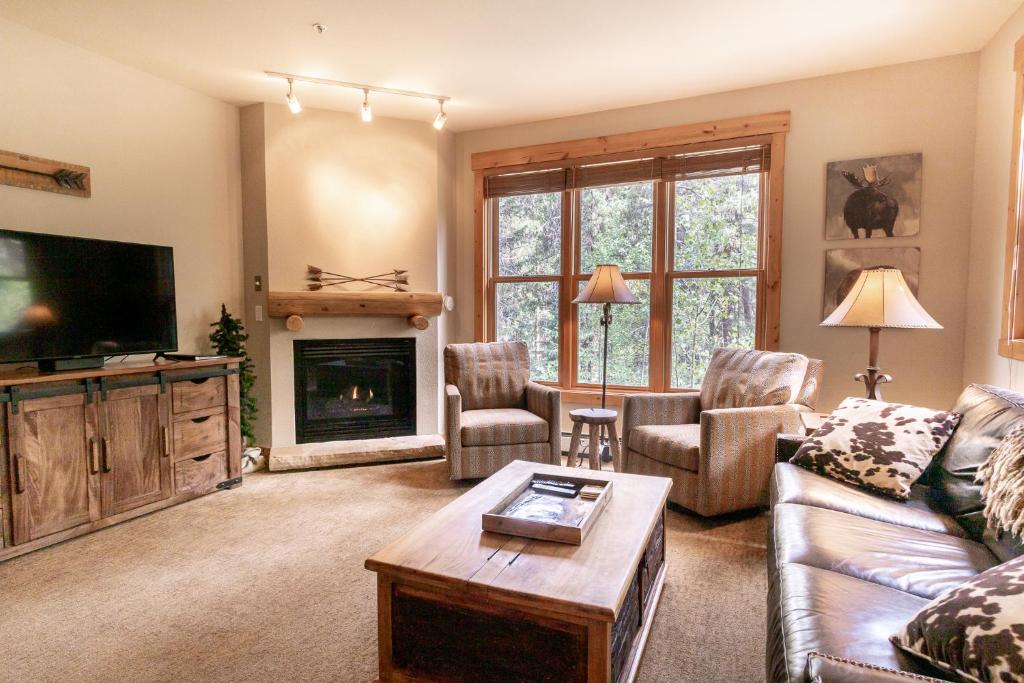 Trapper's Crossing by Summit County Mountain Retreats, Keystone