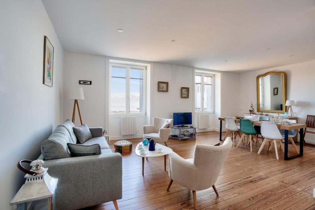 full sea view with direct beach access, Dinard