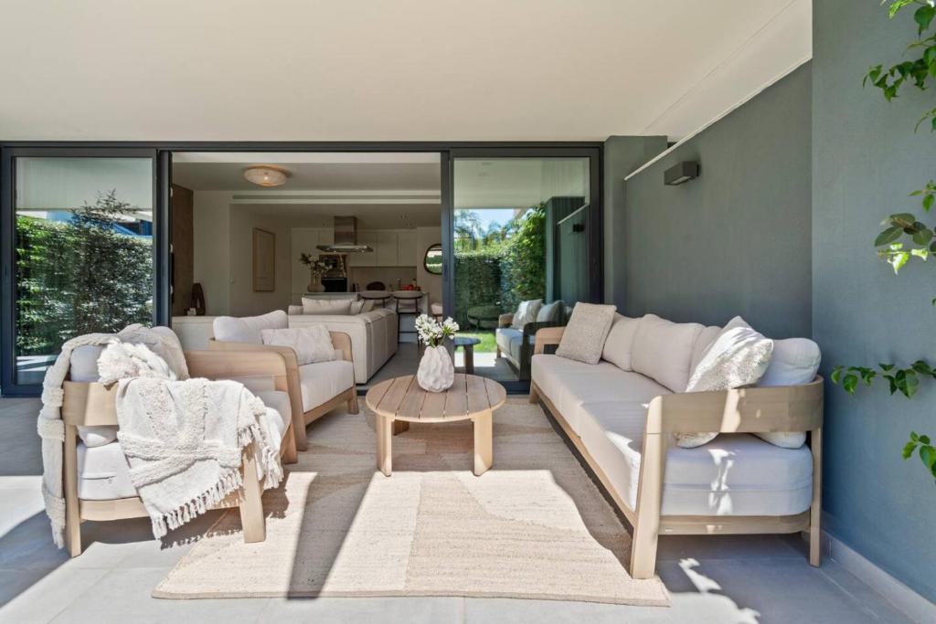 Oasis 325 Hideaway Luxe Garden Apartment - 5