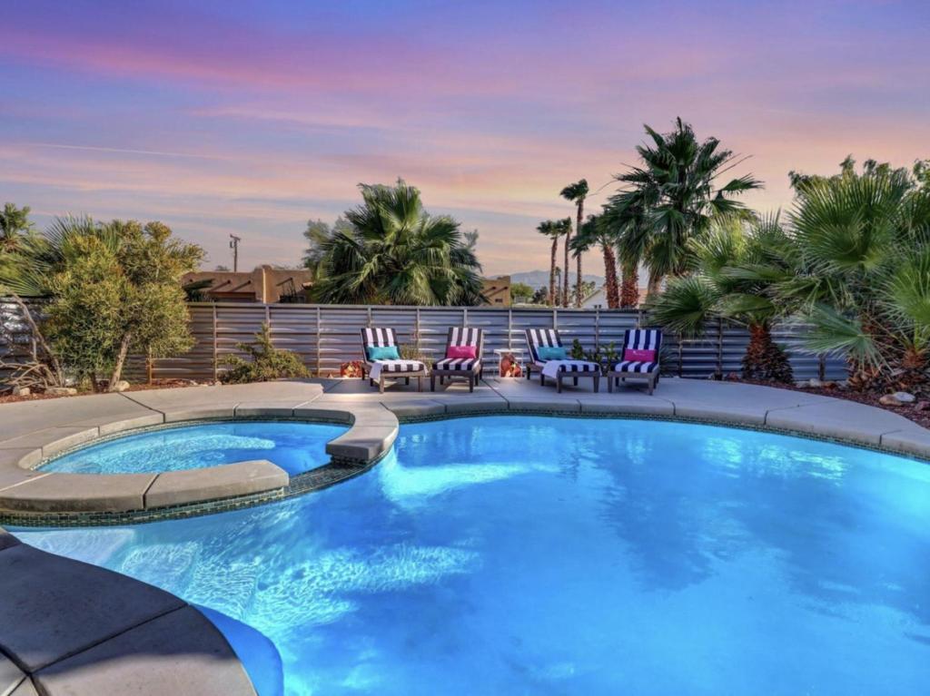 Dive into Desert Wonderland Pool, Spa, Fire Pit, Palm Springs