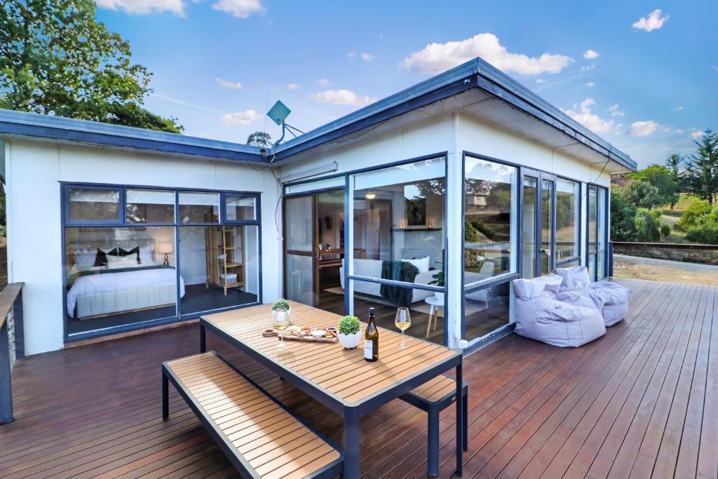 Goughs Gem, Goughs Bay