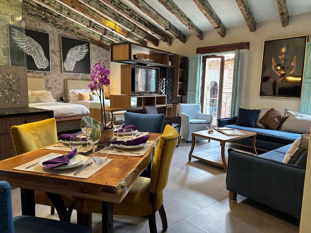 Castello di Carlo - Departamento Carlo Magno III, Santeagueda