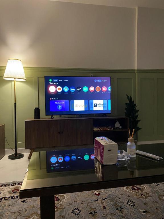 A spacious apartment with a full kitchen, Medína