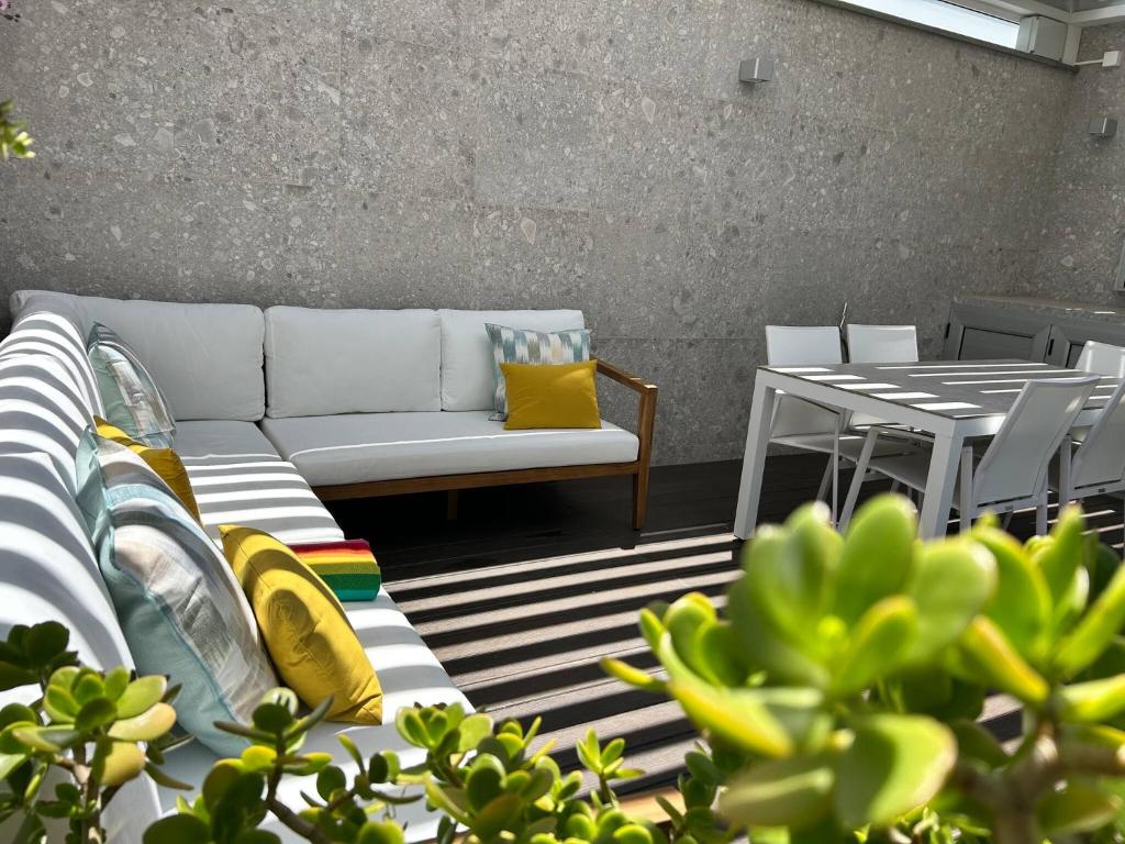 Exclusive Designer Bungalow in Maspalomas By Pride Holiday Rentals - 2