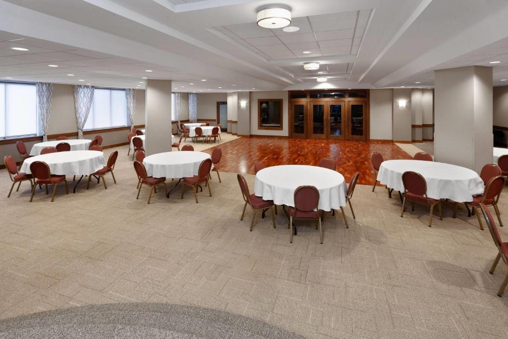 Ramada by Wyndham Milwaukee, Milwaukee