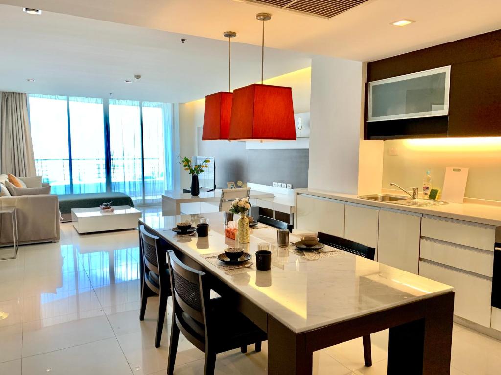 JC 케빈 호텔 객실 및 발코니 전망