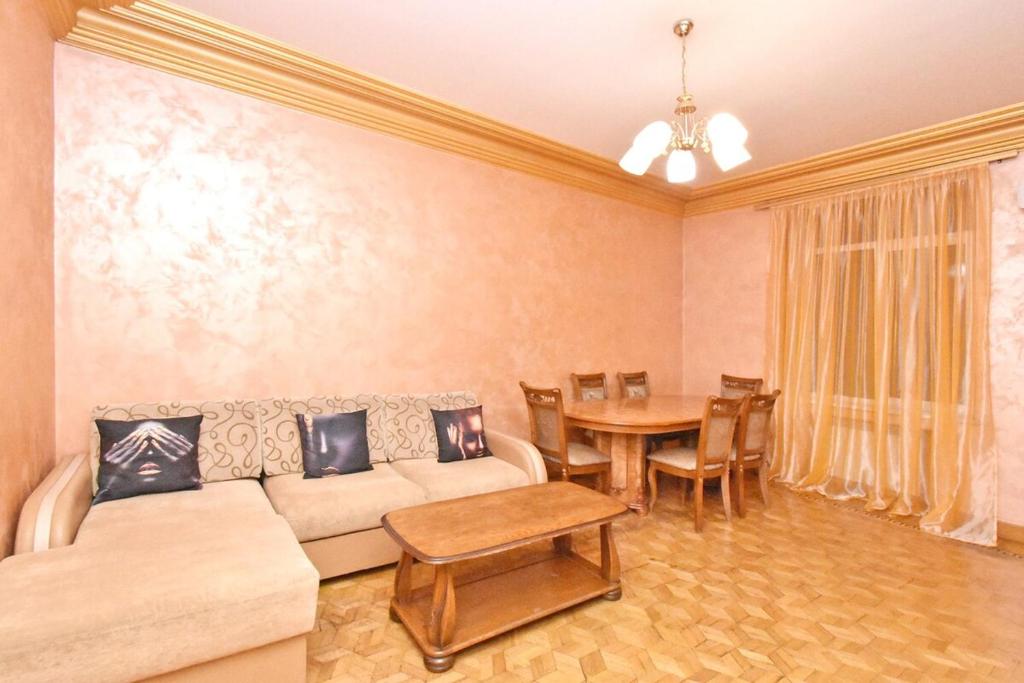 Republic Square apartment, Jerevan