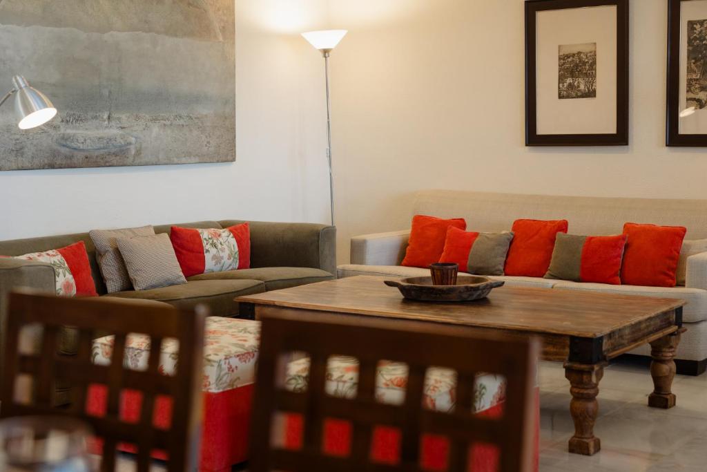 2 storey townhouse with large terrace garden, BBQ and close to the beach, in Elviria, Marbella - 5