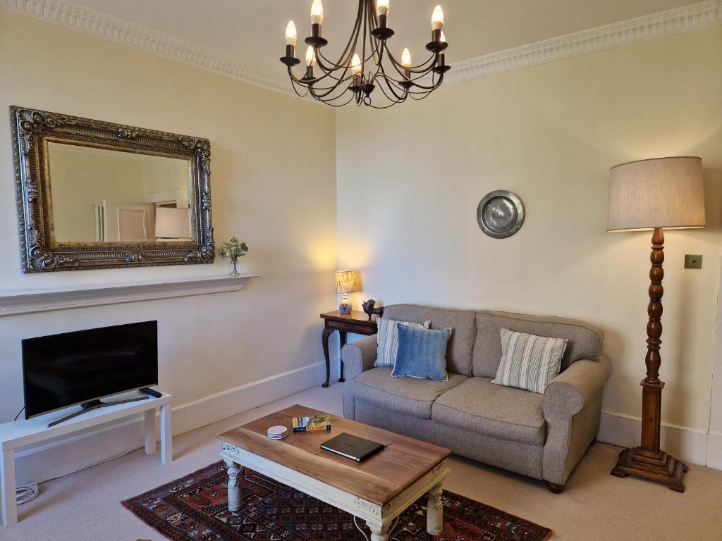 JOIVY Gorgeous Georgian Flat in New Town, Edinburgh