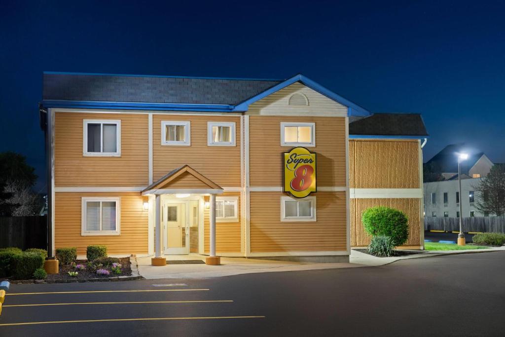 Super 8 by Wyndham Columbus, Columbus