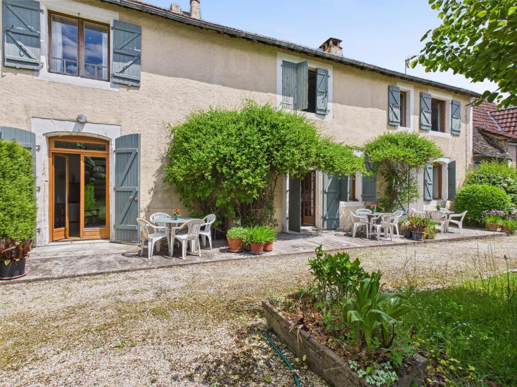 Gîte mitoyen pour 4 avec piscine commune, Montignac