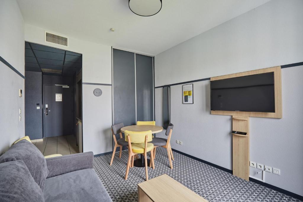 Hotel Room 2