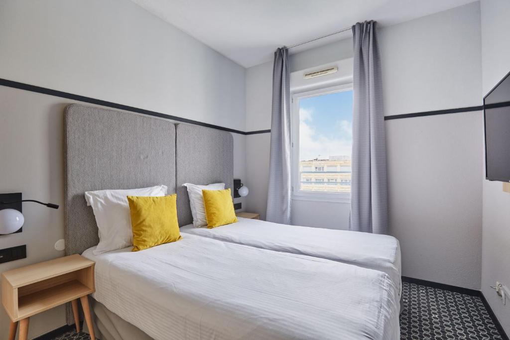 Hotel Room 4