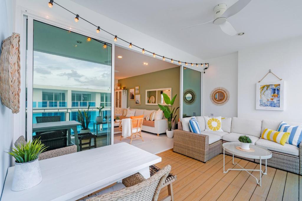 My Resort Hua Hin - Top Floor, 104m2, Terrace, 8 Pools, 5 Min Beach & Cicada, Hua Hin