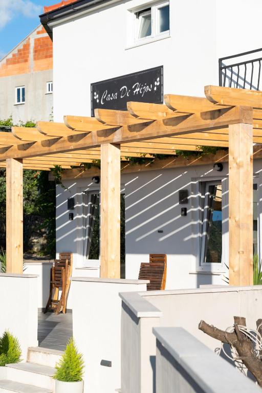 Casa De Hijos, Cavtat