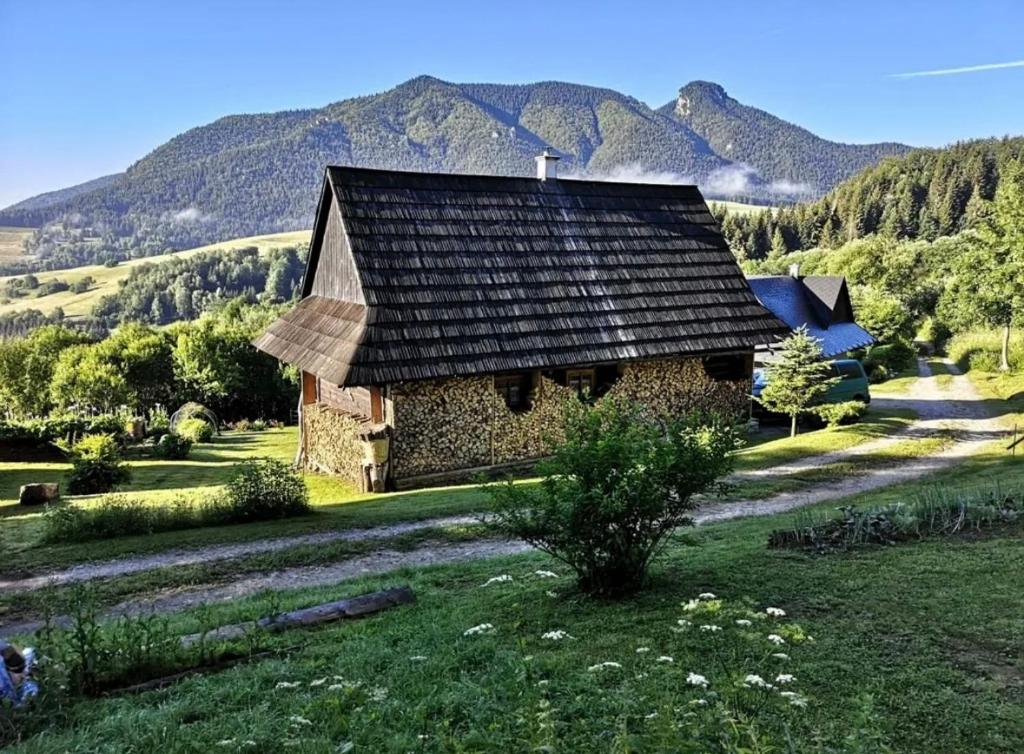 Chalúpka pod Rozsutcom, Zázrivá