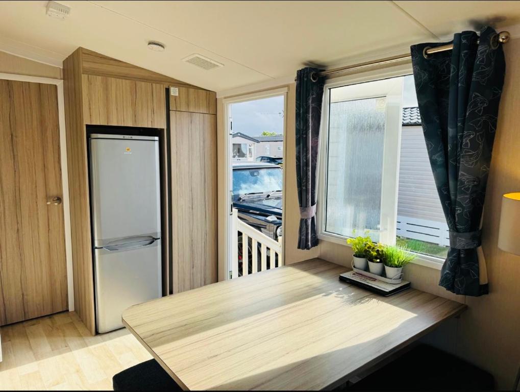 flamingo Land, Fence Houses