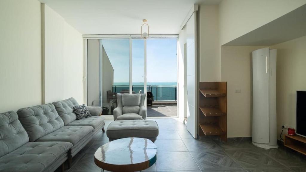 Exclusive Seafront Duplex with Jacuzzi, Durrës