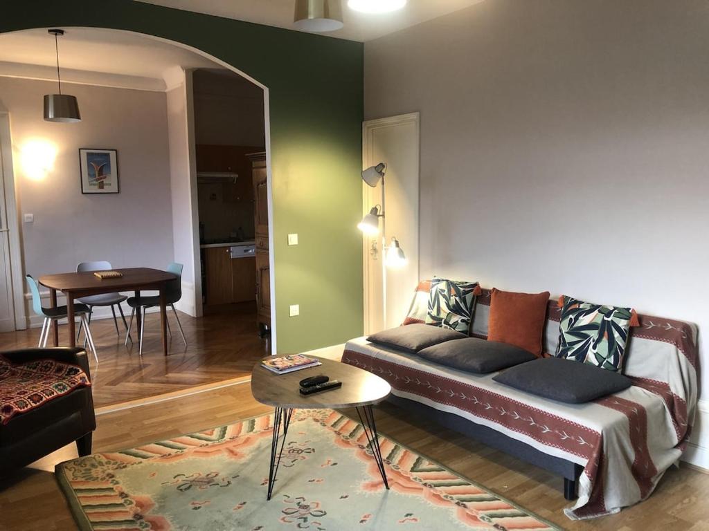Appartement T2 60 m2 l'Albion vue lac 1 chambre parking et piscine, centre-ville - 1