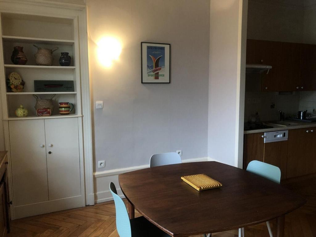 Appartement T2 60 m2 l'Albion vue lac 1 chambre parking et piscine, centre-ville - 4