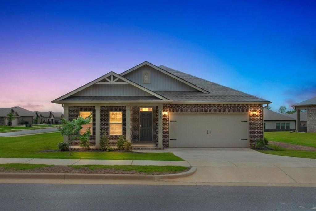 Charming 4BR Ranch-Style Home - Corner Lot home, Harvest