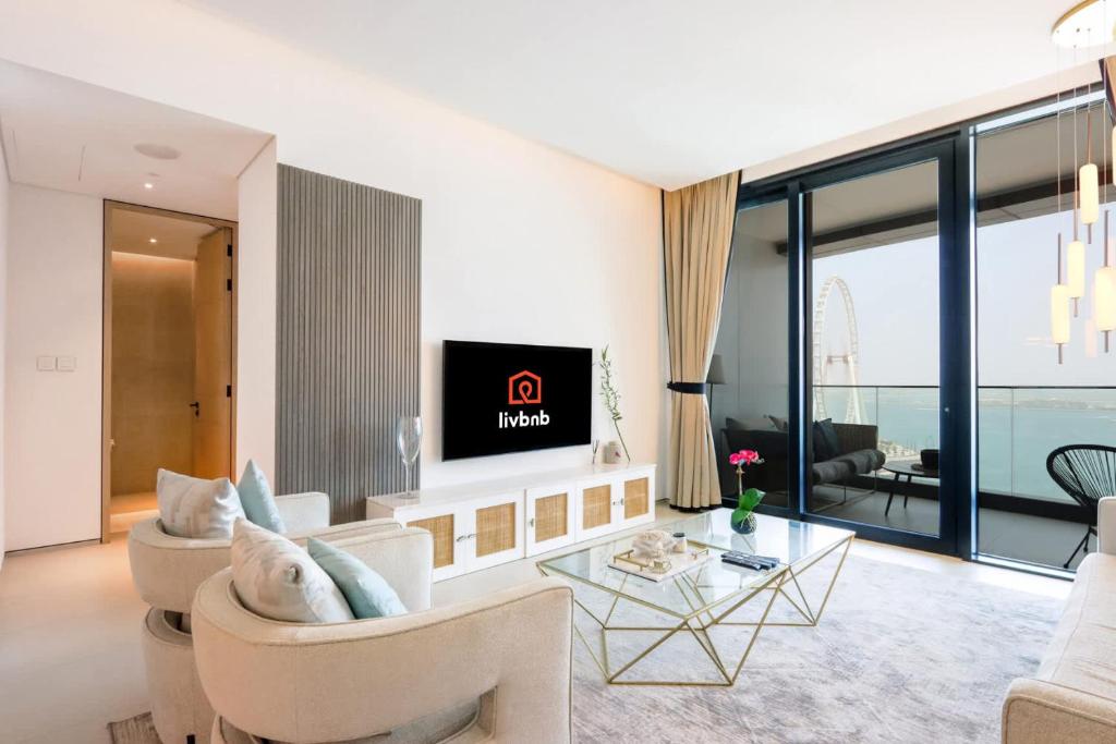 Livbnb Beachfront 2BR in Address JBR Sea & Ain Dubai Views, Dubái