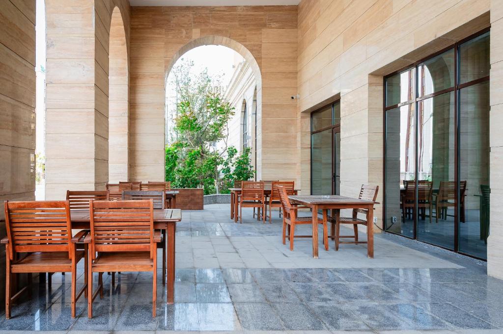 Holiday Inn Aktau 피트니스 센터 또는 라운지