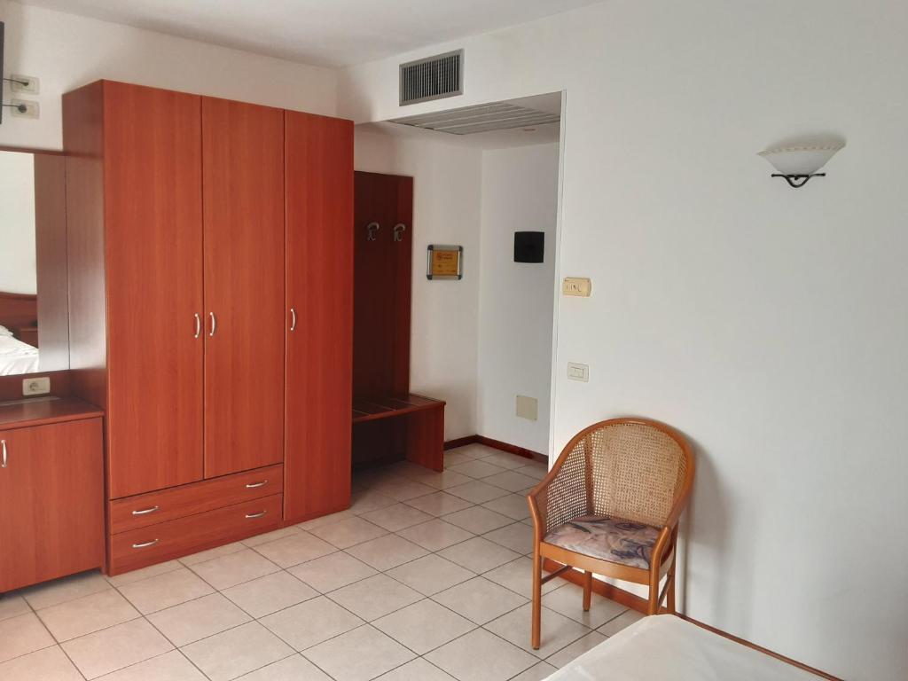 Hotel Florida — Hotel rooms in Limone sul Garda, Lombardy