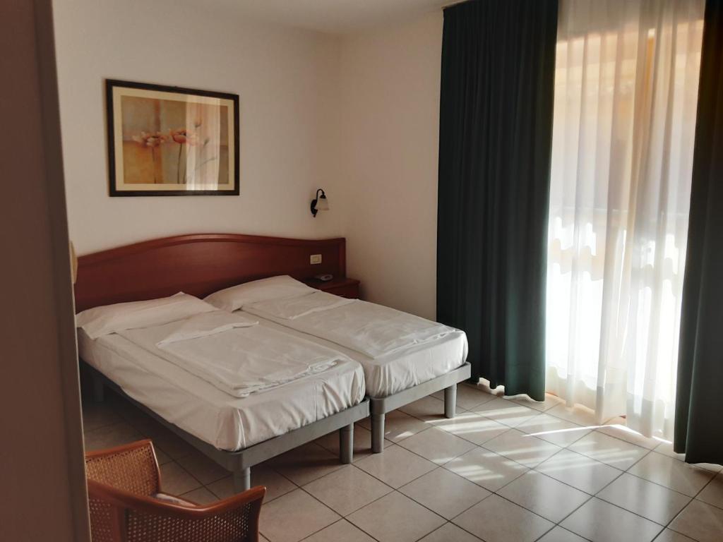 Hotel Florida — Hotel rooms in Limone sul Garda, Lombardy