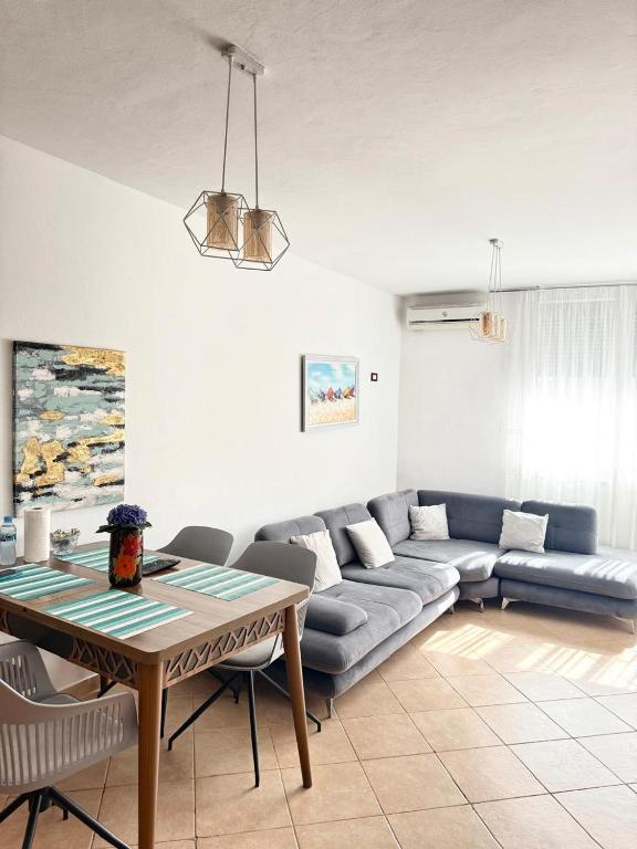 Emar Apartment - Sea view, Golem