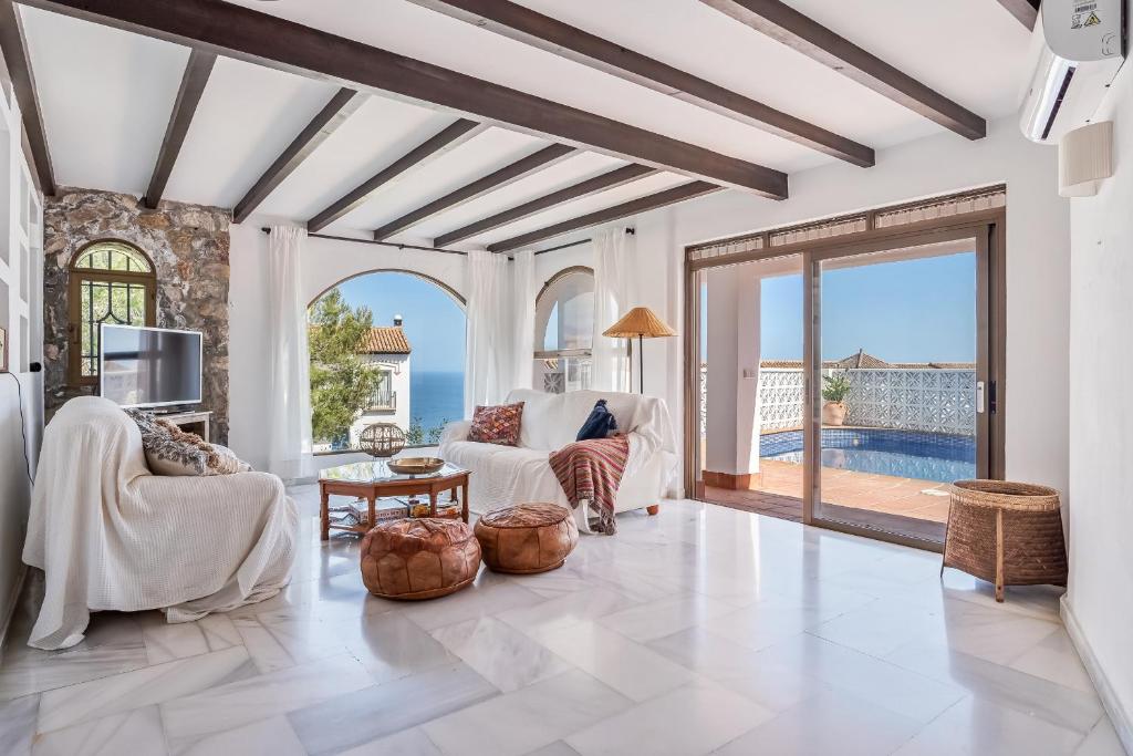 Exclusive Villa, Wonderful Garden, Private Heated Pool - 3