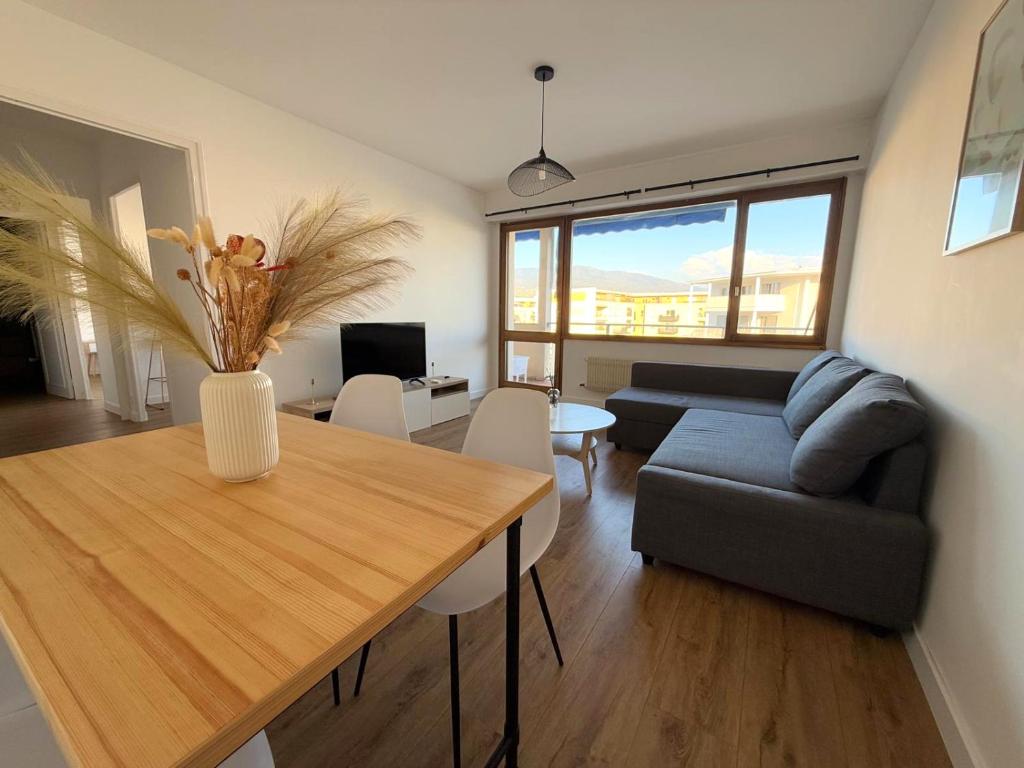 M002 Appartement T2 spacieux et lumineux avec balcon à deux pas du centre ville - 2