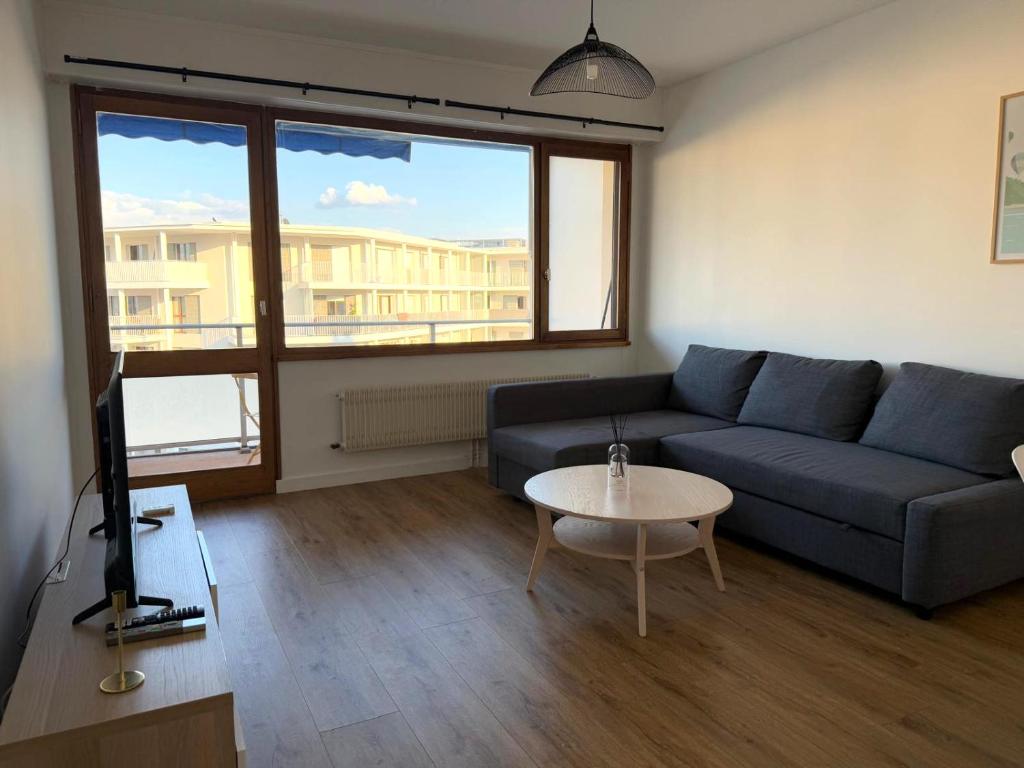 M002 Appartement T2 spacieux et lumineux avec balcon à deux pas du centre ville - 1