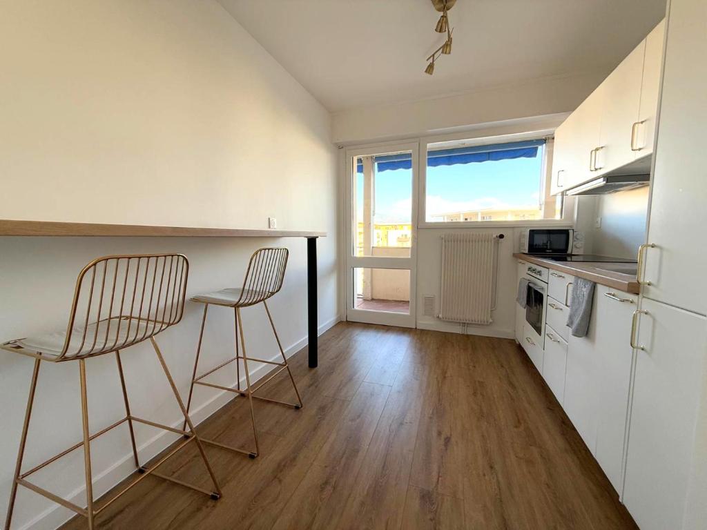 M002 Appartement T2 spacieux et lumineux avec balcon à deux pas du centre ville - 5