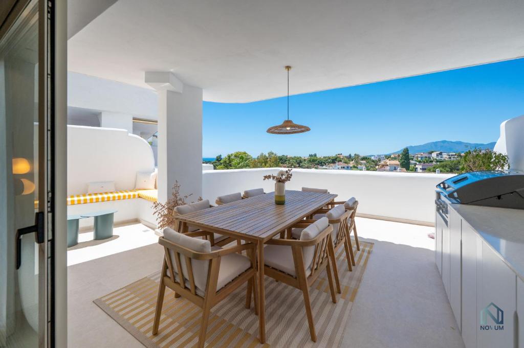 Extravagant Newly Renovated Penthouse with Sea Views - 5